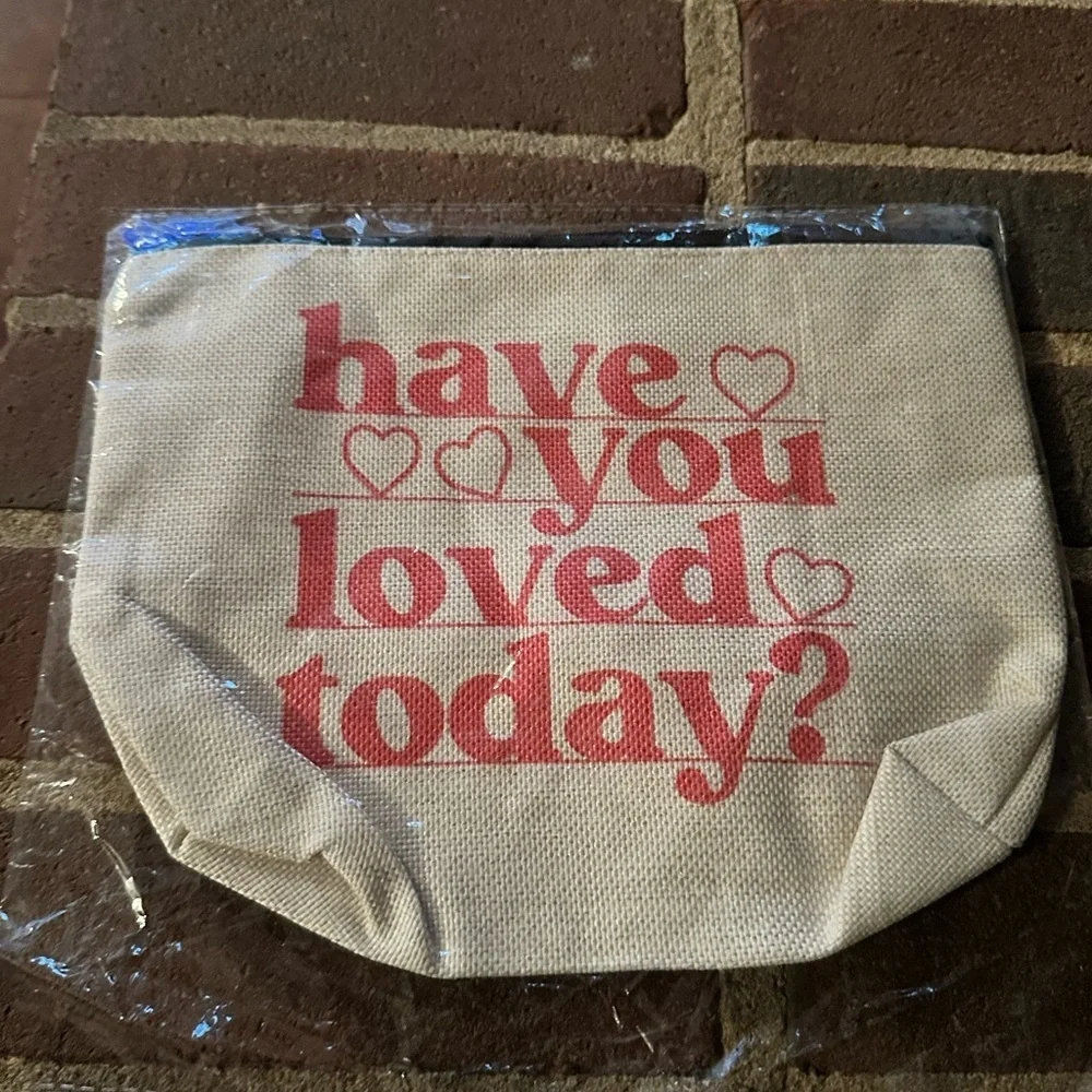 N/A zippered bag